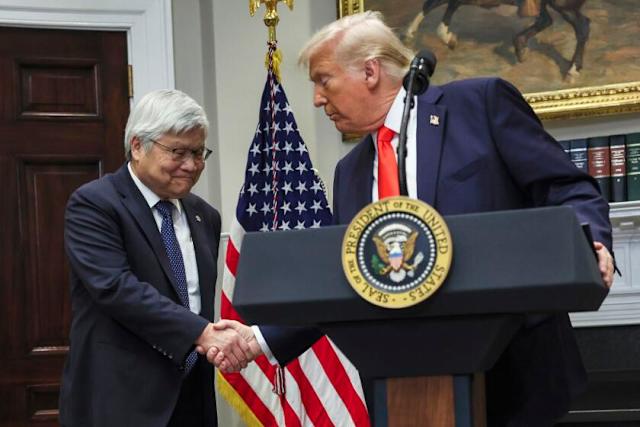 CC Wei Donold Trump Handshake.jpg